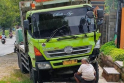 Truk Tronton Rem Blong Seruduk 5 Motor di Blora, 1 Orang Tewas