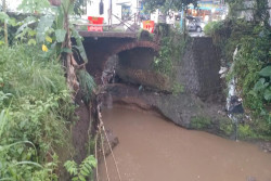 Jembatan Jalan Tape Baru Boyolali Ambrol Tergerus Arus