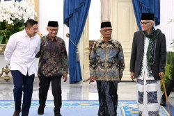 Pengamat Nilai Seskab Teddy Jadi Penghubung Kebijakan Presiden