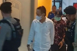 OTT Bupati Cilacap, 13 Orang Digelandang KPK ke Jakarta