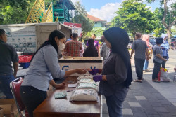 Warga Serbu Pasar Murah di Balai Kota Jogja Jelang Lebaran