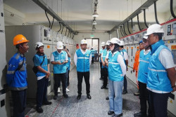 Siaga Lebaran Petugas PLN Jaga Listrik Tanpa Henti