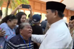 Warga Terharu Bisa Salaman Langsung dengan Presiden Prabowo di Istana