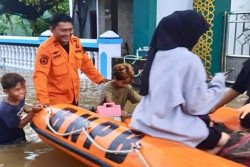 Banjir Mengepung Enam Desa di Batang, Warga Terjebak di Dalam Rumah