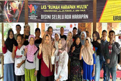 Difabel Ponorogo Produksi Batik Ciprat Bersama Bank Muamalat