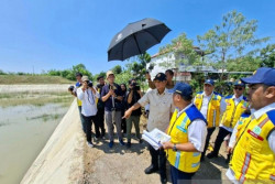 Atasi Banjir Jalan di Brebes, Menteri PU Minta Muara Babakan Dikeruk