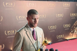 Maarten Paes Sabet Gelar Kiper Terbaik PSSI Awards 2026