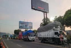 Antrean Truk di Ketapang Mengular 12 Jam, Sopir Keluhkan Layanan