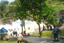 Puncak Arus Balik, Ribuan Pemudik Padati Pantai Klotok dan Sembukan