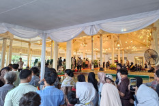 Open House, Warga Rela Antre Demi Bersalaman dengan Sultan HB X