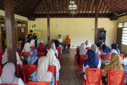 Farmasi UAD Turun ke Nglanggeran Gunungkidul Dampingi UMKM Pangan
