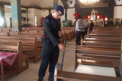 Jelang Paskah, Brimob Sterilisasi Gereja di Bantul