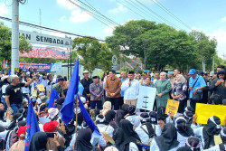 Ratusan Pekerja PT MTG Mogok di Sleman, Tuntut Pesangon Layak