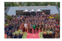 Lurah dan Pamong Sowan untuk Mangayu Bagya 80 Tahun Sultan HB X