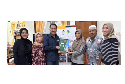 Dosen UMY Turun ke Sragen Dampingi UMKM Roti Berbenah