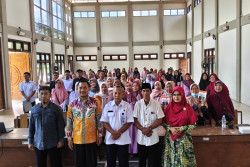 BEDAH BUKU DPAD DIY: Dorong Lahirnya Pengusaha Muda lewat Buku