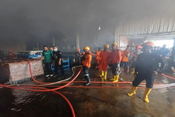 Asap Tebal dari Oven Picu Kebakaran Gudang Triplek