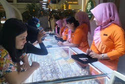 Harga Emas Fluktuatif, Masyarakat Banyak Menyimpan untuk Investasi