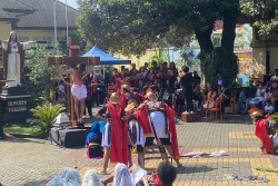 Jumat Agung, Tablo Salib di Gereja Pugeran Jogja Dihidupkan Anak Muda