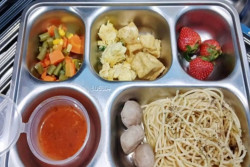 Puluhan Siswa Dirawat Seusai Makan Spageti  MBG di Sekolah