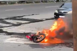 Pegawai SPBU Tak Izinkan Pakai APAR, Motor Ludes Terbakar
