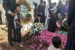 Suasana Haru Warnai Pemakaman Kopda Farizal di Kulonprogo