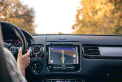 Kini Bisa Ngobrol dengan ChatGPT langsung dari layar Apple CarPlay