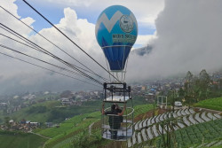 Cable Car Baru di Tawangmangu Diserbu Wisatawan