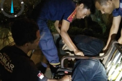Pria Terjebak Kursi Taman di Salatiga Dievakuasi Damkar