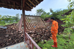 Angin Kencang Melanda Bantul, Pohon Tumbang dan Rumah Rusak
