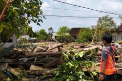 Tanggul Tuntang Jebol, Belasan Rumah Warga Demak Terbawa Arus
