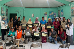 Dari Gang Sempit, Si Komat Ubah Sampah Jadi Cuan