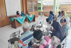 Ketahanan Pangan Kota, Warga Gedongtengen Tanam Bawang Dalam Pot