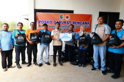 PLN Turun Salurkan Bantuan Saat Banjir Rendam Permukiman Demak