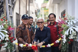 Hasto Luncurkan Penataan Kampung Lampion di Bantaran Code Jogja