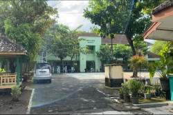 MBG SMPN 3 Jetis Dihentikan Seusai Puluhan Siswa Keracunan