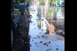 Viral Banjir Hitam di Sukoharjo Bikin Warga Resah dan Jalan Licin