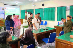 Harga Plastik Melonjak 70 Persen Zulhas Panggil Pengusaha