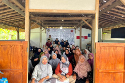 Ibu PKK Terbah Kulonprogo Mulai Latihan AI untuk Ekonomi Warga