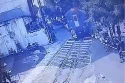 Kereta Batara Kresna Serempet Motor di Jalur CFD Solo