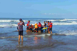 SAR Kerahkan Drone dan Jetski Cari Remaja Hilang di Parangtritis