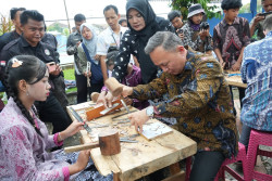 Kunjungi Jepara, Wamen HAM Sampaikan Pesan Kesetaraan Perempuan