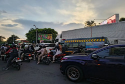 Motor Masuk Kolong Truk di Manahan Dua Perempuan Jadi Korban