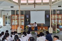 Pentas Siswa Stella Duce 2 Angkat Karawitan dan Dalang Muda