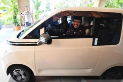 Kemensos Wajibkan Pegawai Naik Transportasi Umum Tiap Kamis