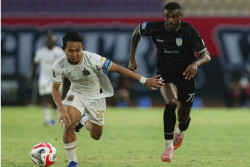 Persis Bangkit di Manahan, Keluar dari Zona Merah