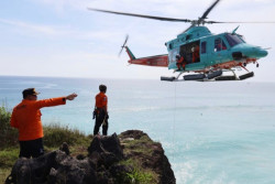 WNA Rusia Terjebak Tebing Cemongkak, Dievakuasi Helikopter
