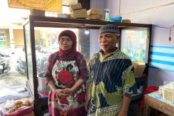 Gudeg Ponirah Antarkan Pasutri Sleman ke Tanah Suci Makkah