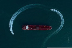 Iran Tahan Dua Kapal di Selat Hormuz, Dunia Waspada