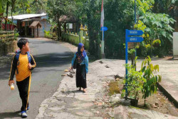 Mudahkan Pencarian, Rumah di Panggang Dilengkapi Plakat Nama Pemilik